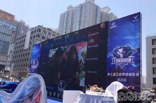 更是